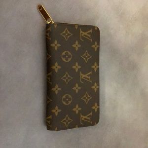 Louie Vuitton wallet